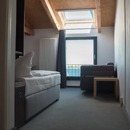 Alter Hafenspeicher 3*