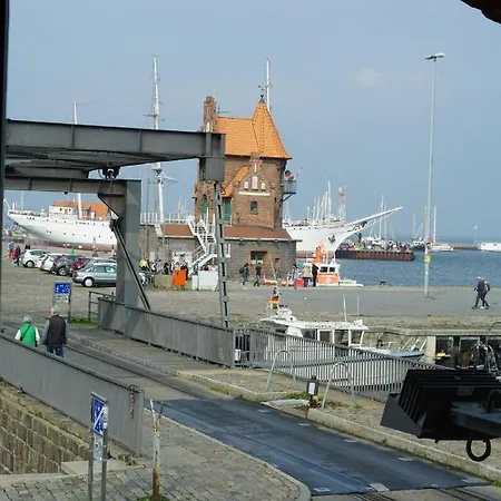 Alter Hafenspeicher 3*